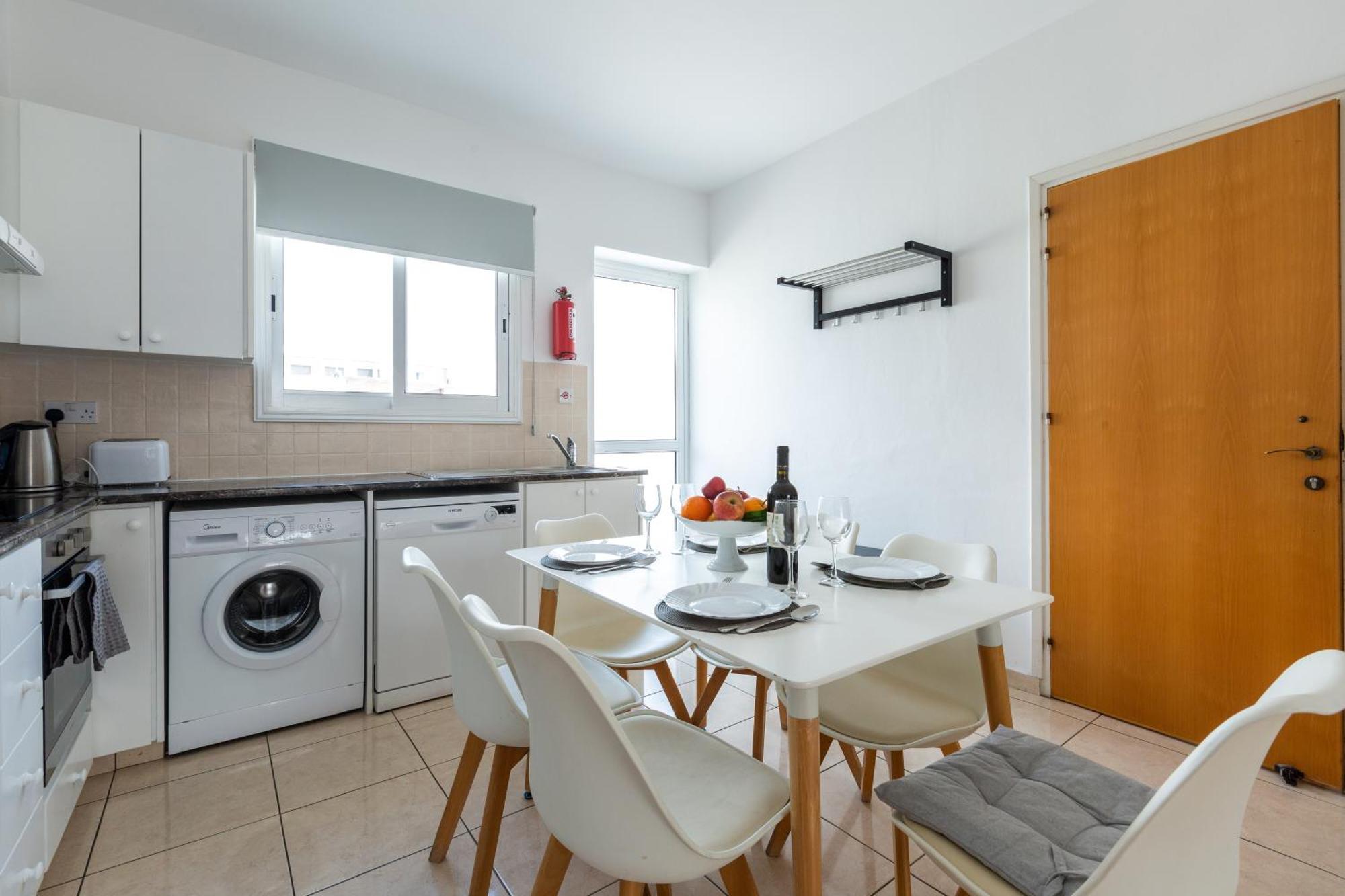 Beautiful 2 Bed Apartment In Paphos Cyprus Экстерьер фото